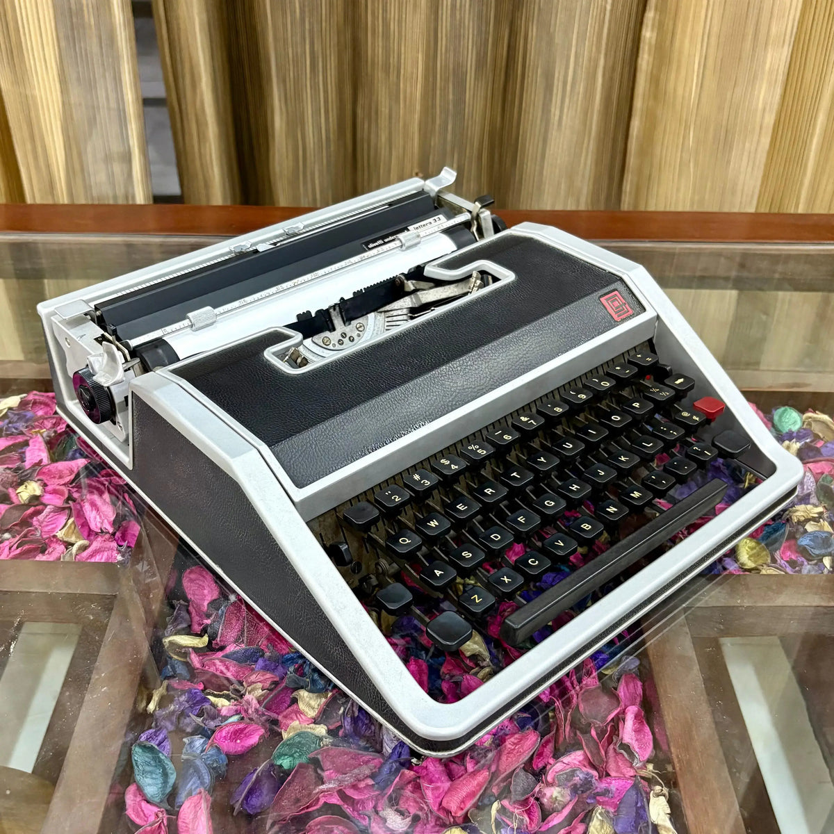 Olivetti Lettera 33 Typewriter
