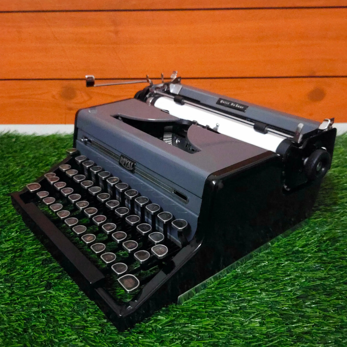 Royal Quiet De Luxe Ultra Portable Typewriter