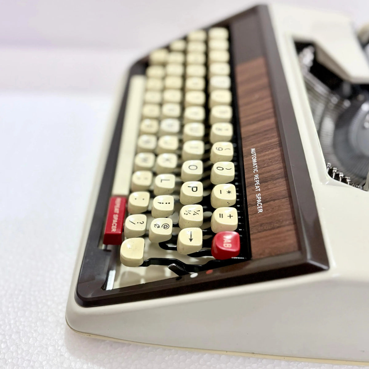 Brother Deluxe 1350 English Typewriter