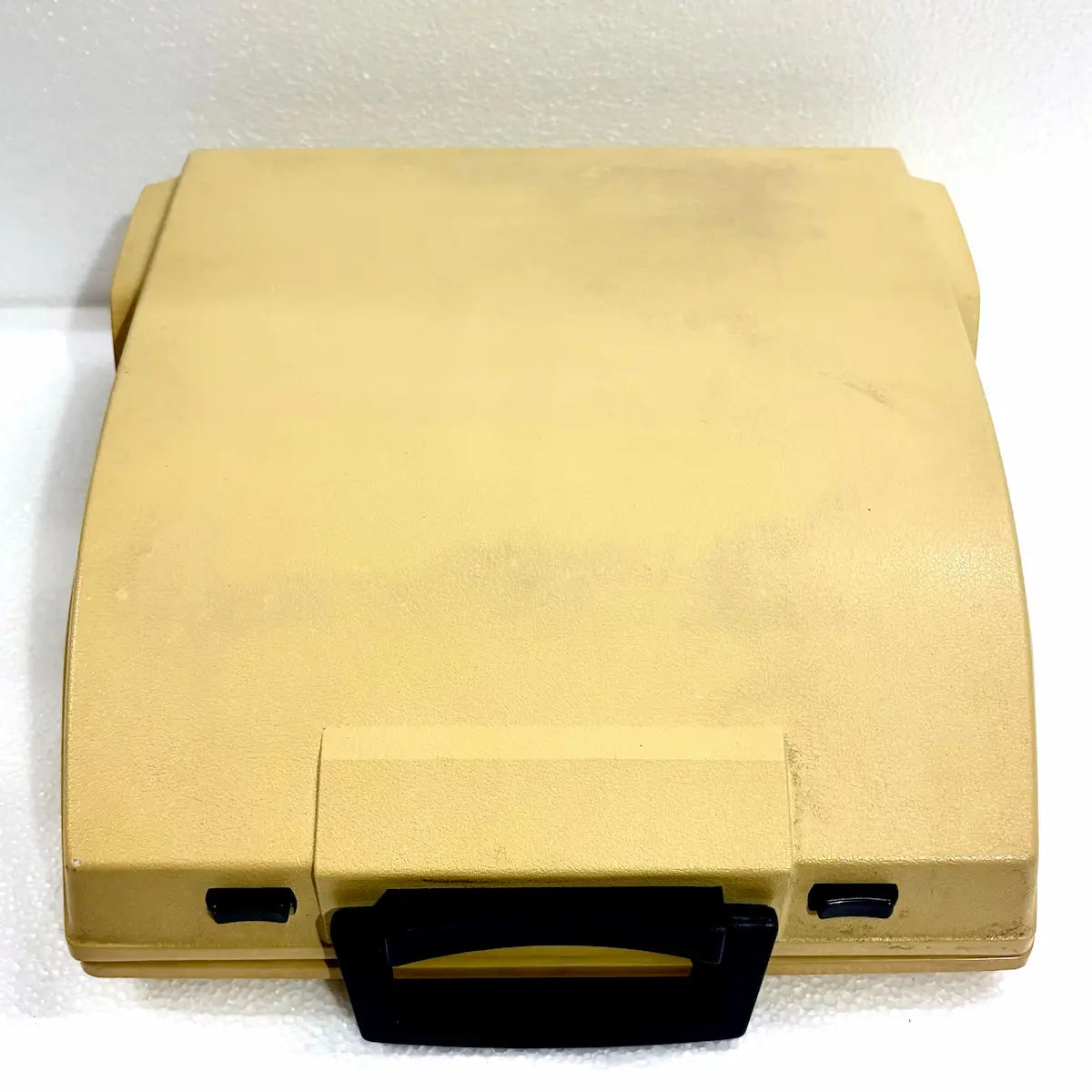Brother 750TR Arabic typewriter with authentic Arabic keyboard, cream body, mechanical typing system and portable design for writers