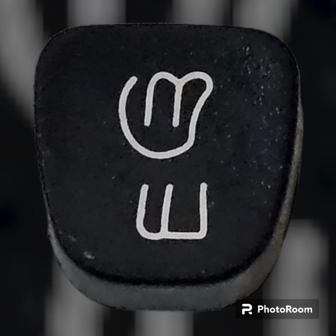 Black Godrej Prima Tamil keytop marked ய, replacement typing machine spare part from RR Typewriter Mart