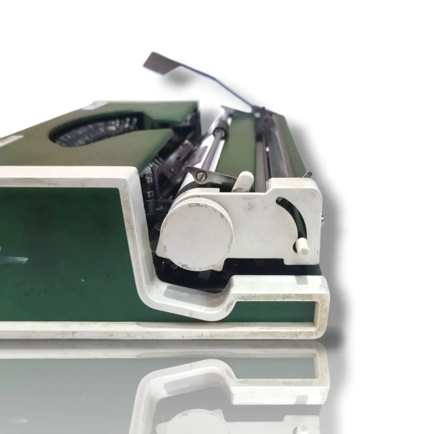 Olympia Traveller De Luxe Typewriter Green Edition
