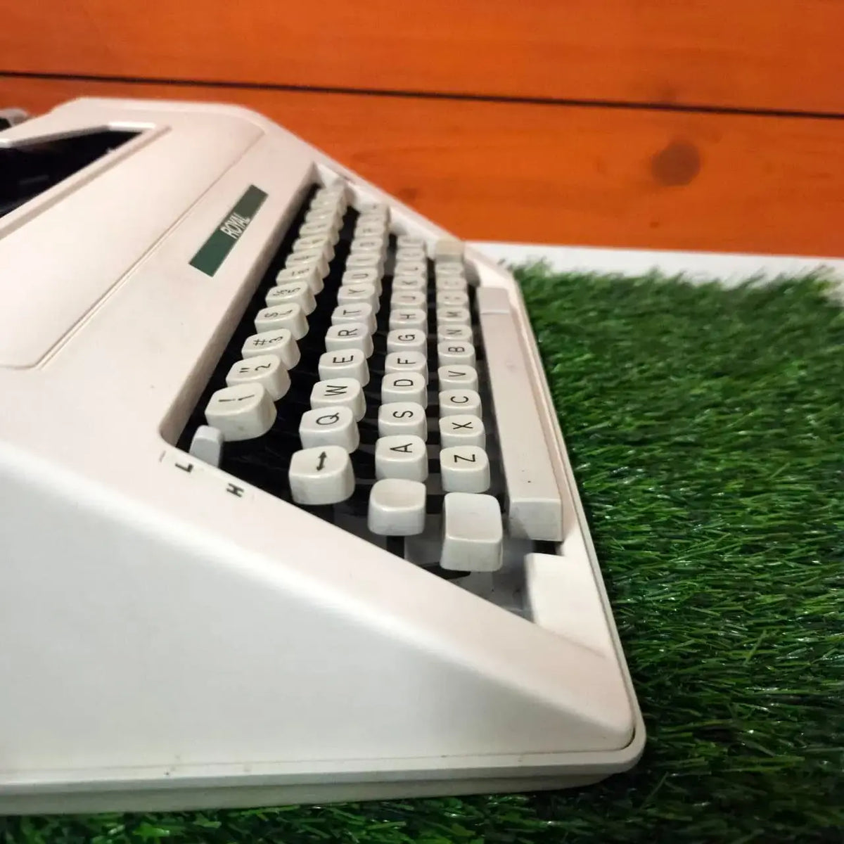 Royal Safari 3 English Typewriter
