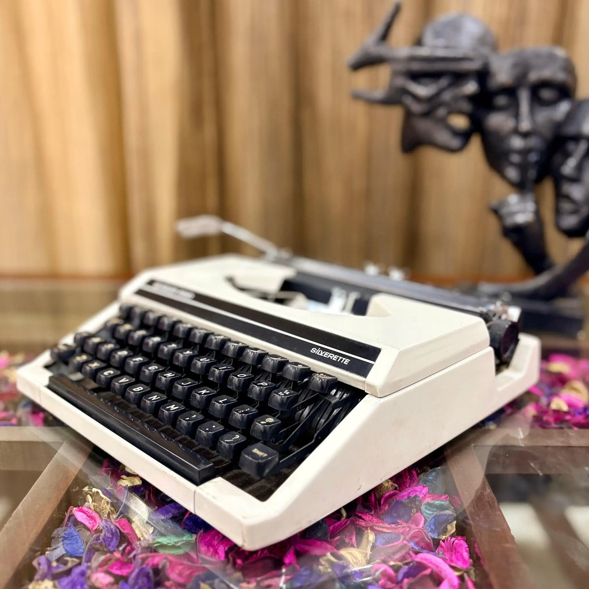 Silver Reed Silvertte English Portable Typewriter