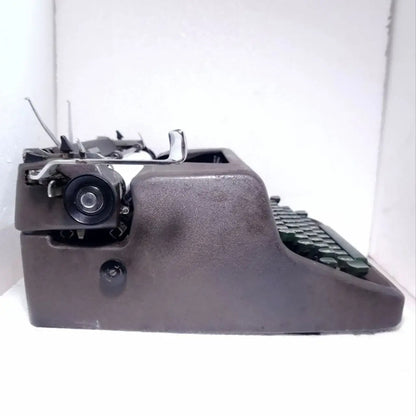 Royal Quiet De Luxe Typewriter