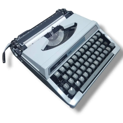 Silver Reed 100 Typewriter