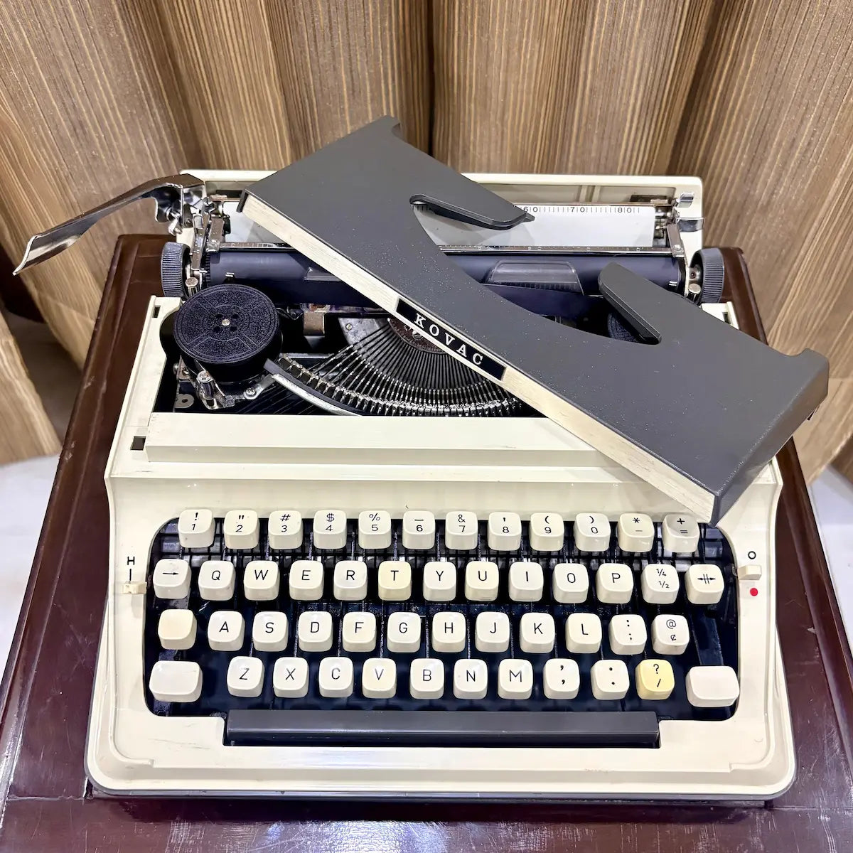 Manual English typewriter Kovac M-101A with original ivory white body, dark grey finish and traditional mechanical design | RR Typewriter Mart