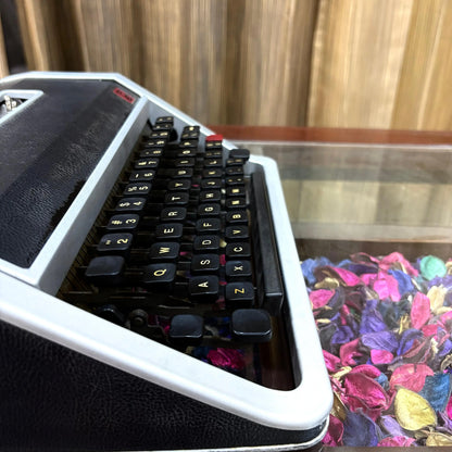 Olivetti Lettera 33 Typewriter