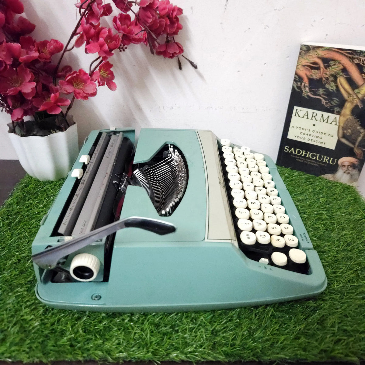 Smith Corona Corsaire Deluxe Typewriter