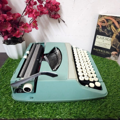 Smith Corona Corsaire Deluxe Typewriter