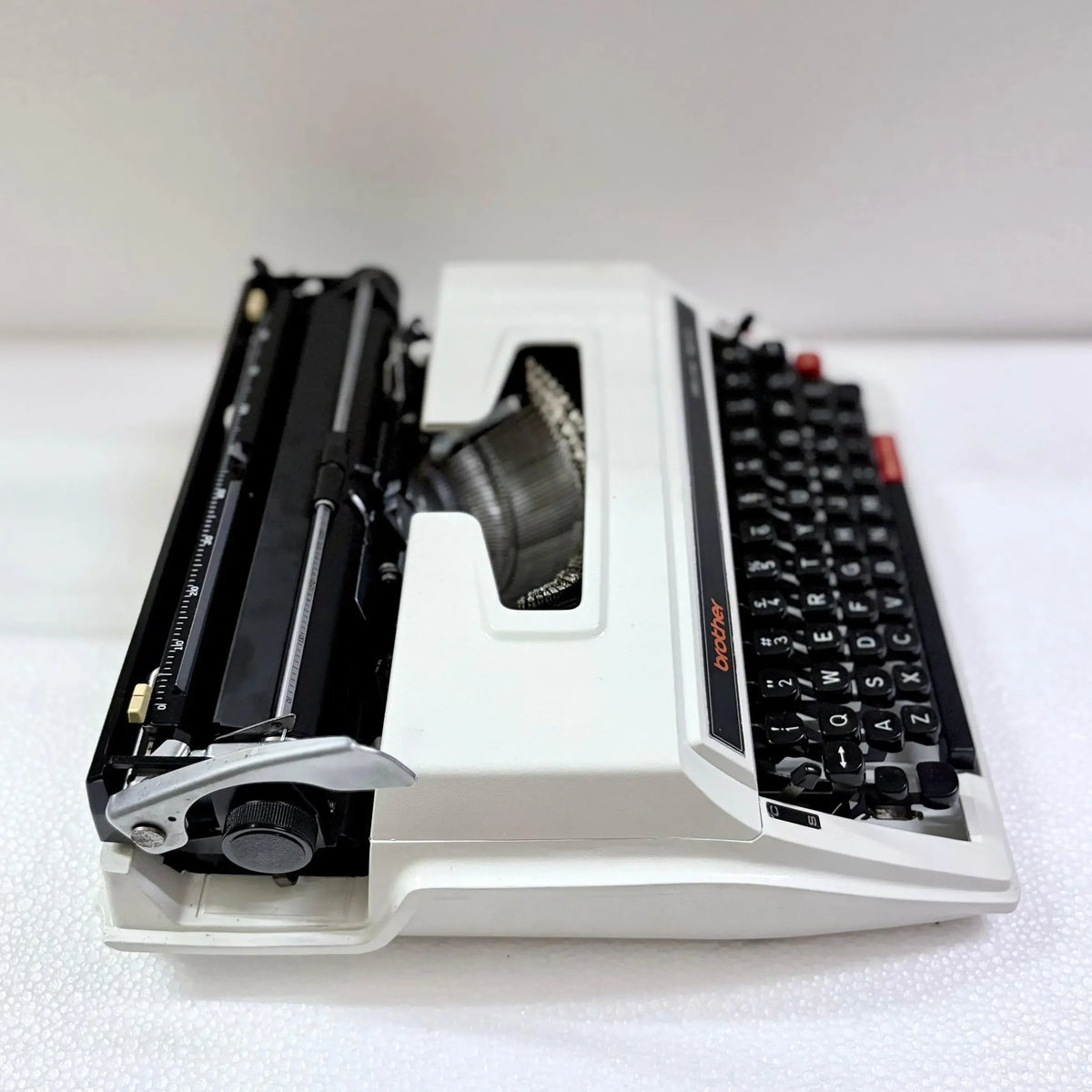 Brother 750 Tr Typewriter Alpine white