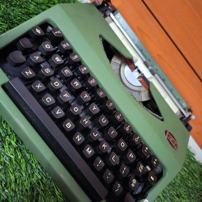 Kofa 100 English Typewriter