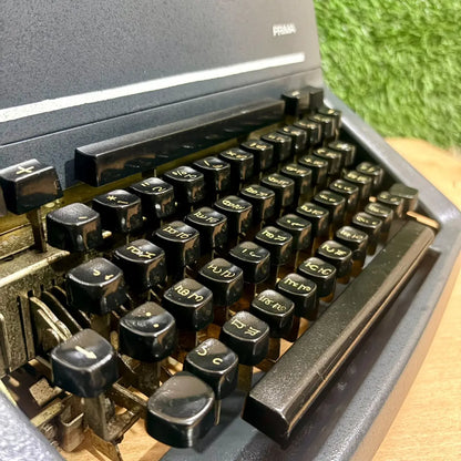 Punjabi Typewriter with Gurmukhi keyboard, Godrej Prima mechanical typing machine from India