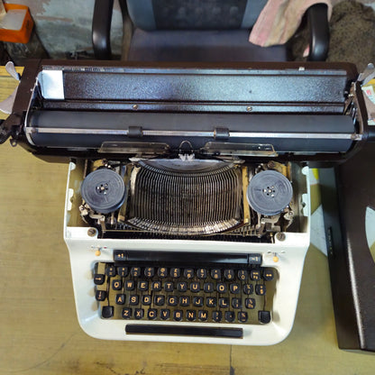 Facit 1720 English Manual Typewriter