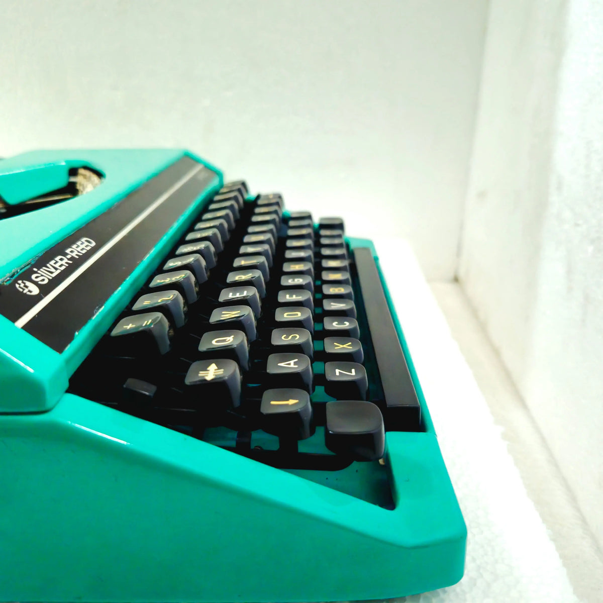 Silver Reed S R 200 Tropical Teal Typewriter