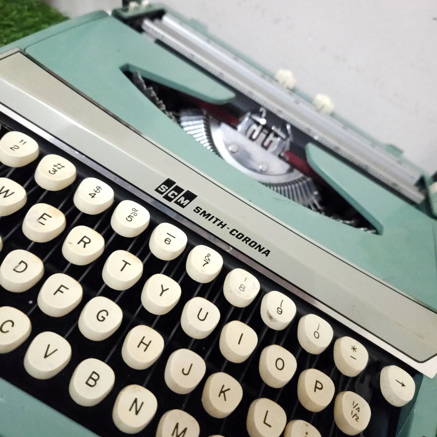 Smith Corona Corsaire Deluxe Typewriter