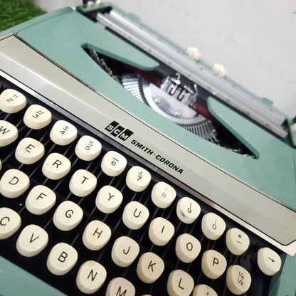 Smith Corona Corsaire Deluxe Typewriter