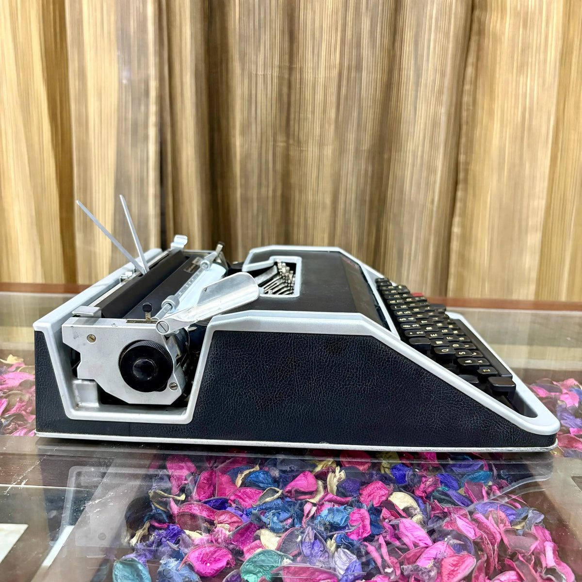 Olivetti Lettera 33 Typewriter