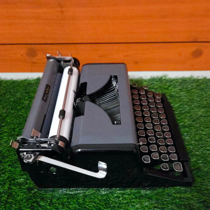 Royal Quiet De Luxe Ultra Portable Typewriter