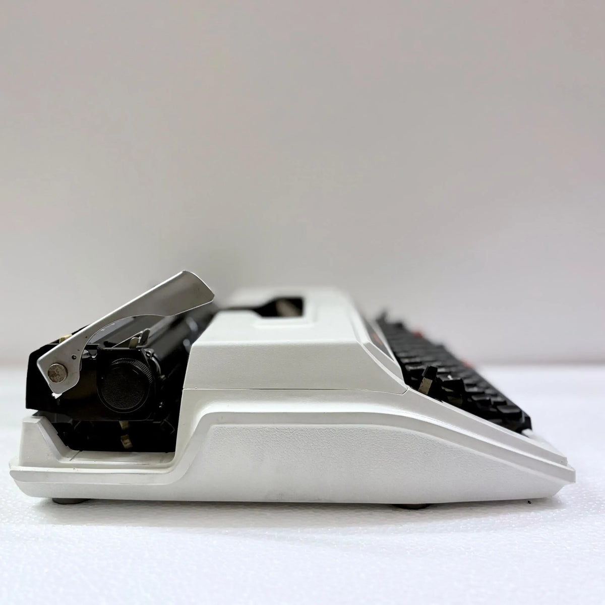 Brother 750 Tr Typewriter Alpine white
