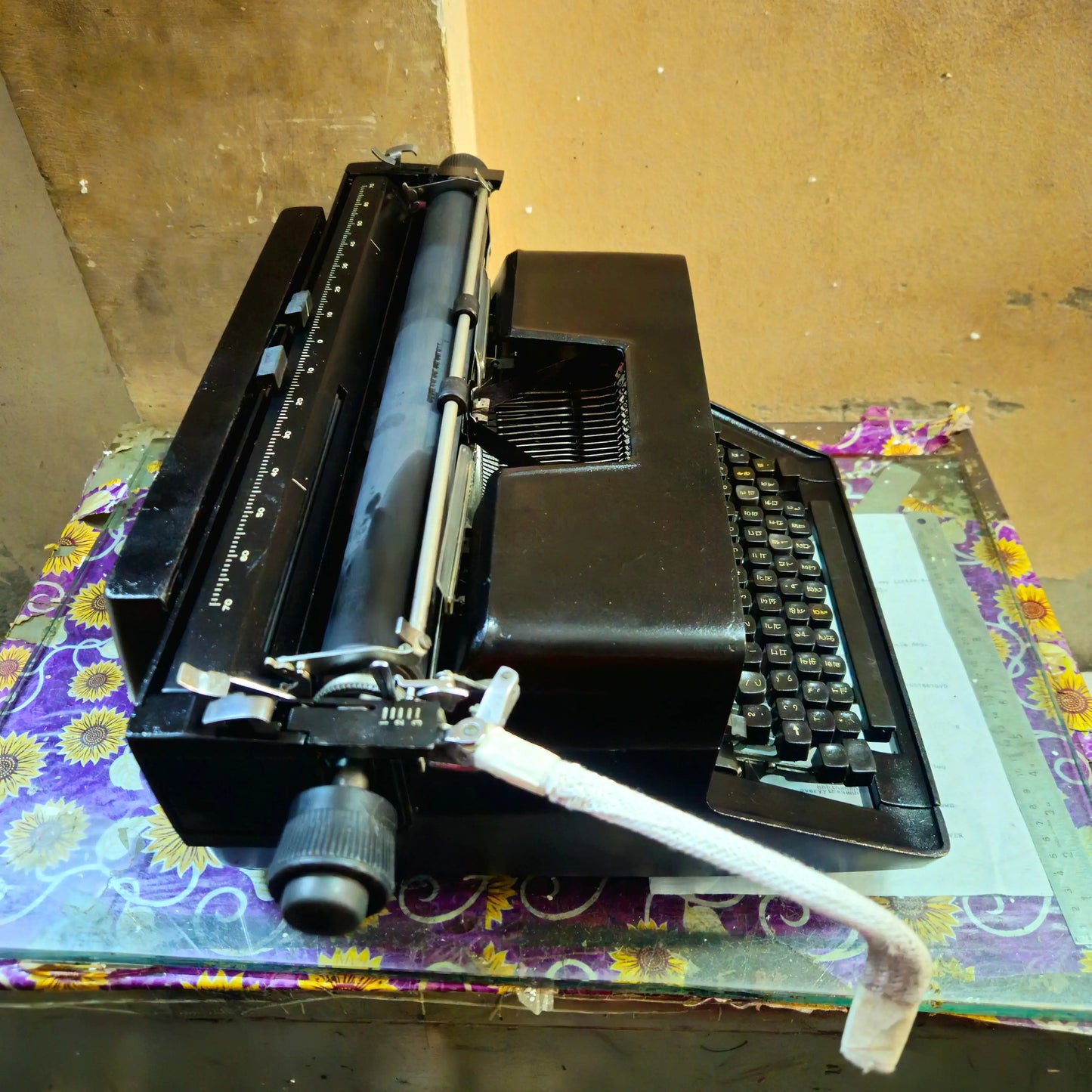 Remington 2000 Hindi Desktop Typewriter