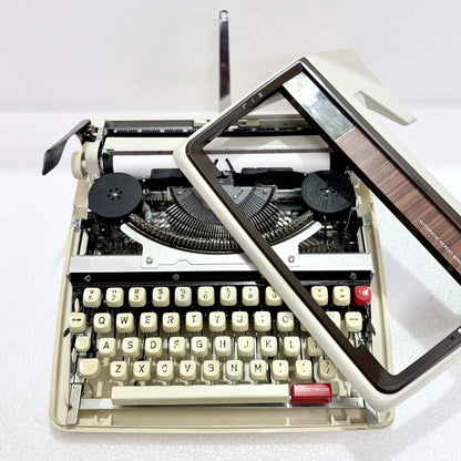 Brother Deluxe 1350 English Typewriter