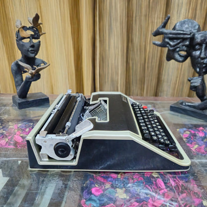 Olivetti Lettera Dl Typewriter