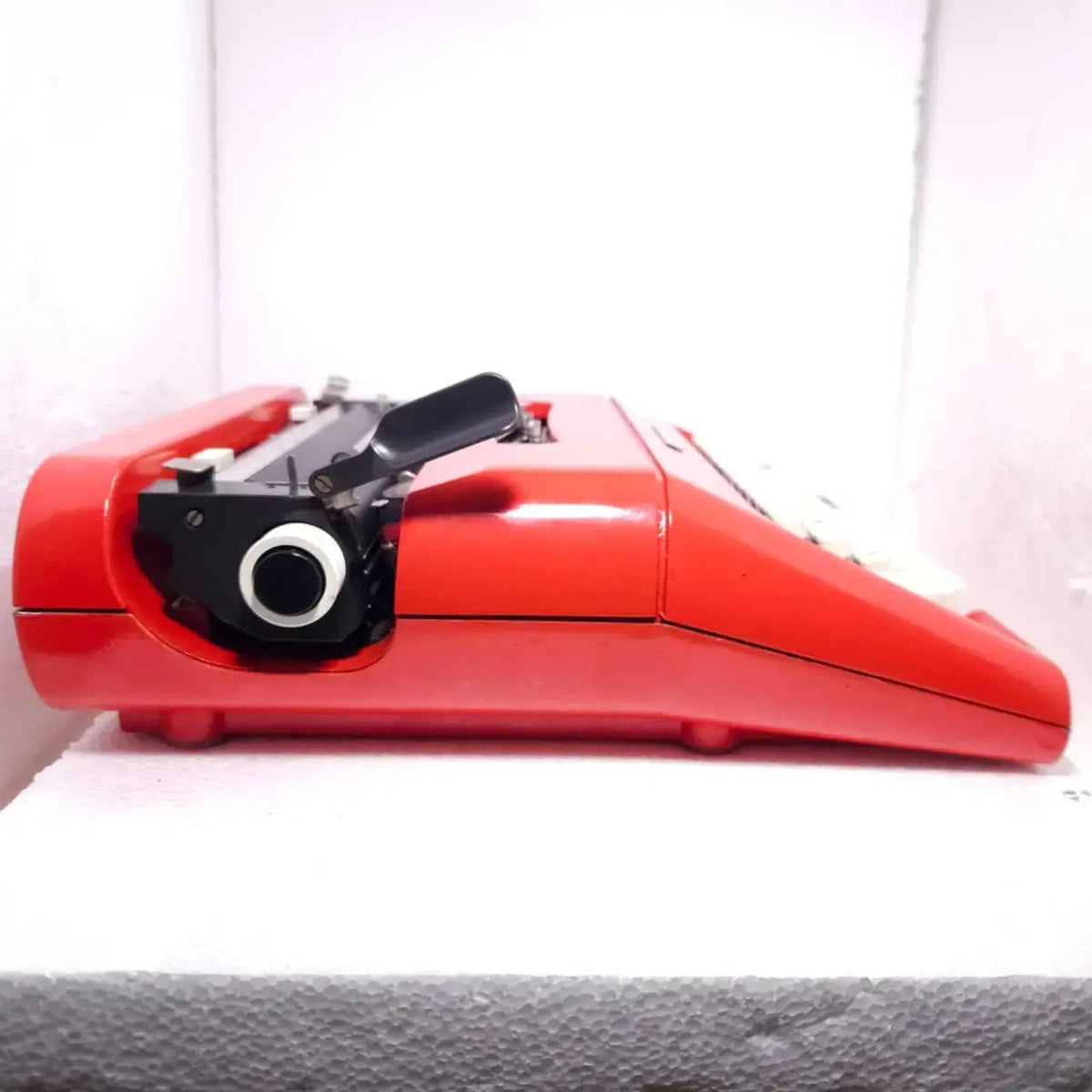 Olivetti Lettera 35 Typewriter Scarlet Red