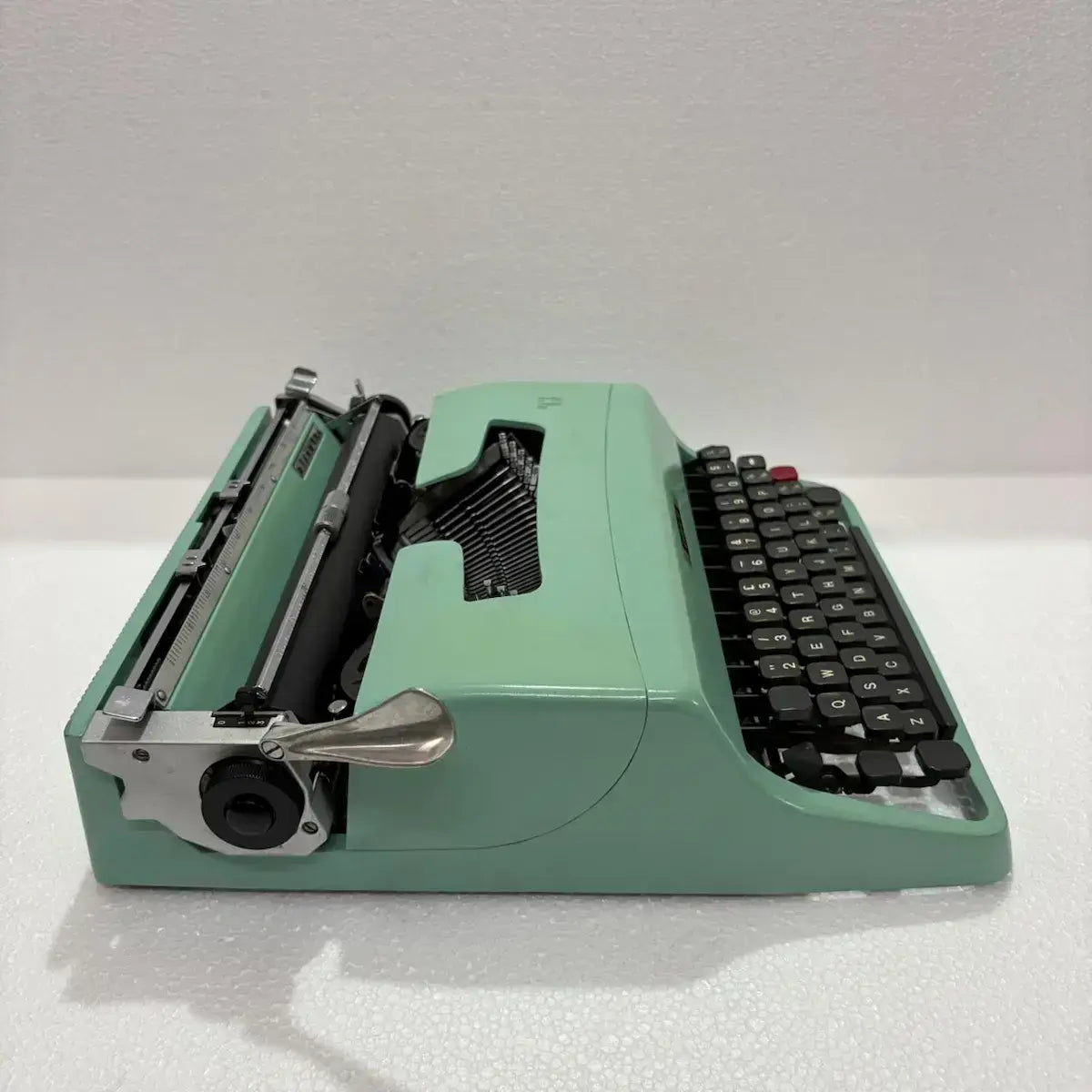 Olivetti Lettera 32 Typewriter