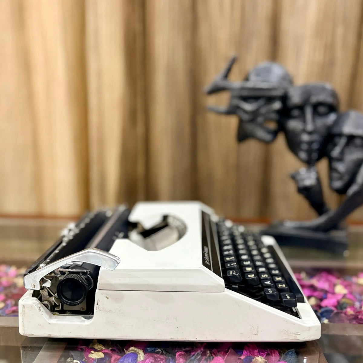 Silver Reed Silvertte English Portable Typewriter
