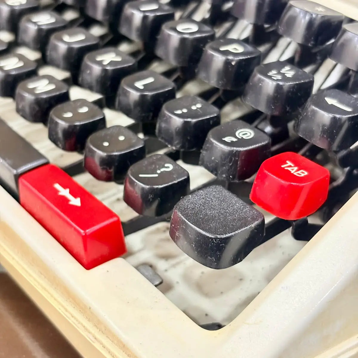 Clover 1200 TF portable manual typewriter carriage, platen and margin scale, vintage typing machine India