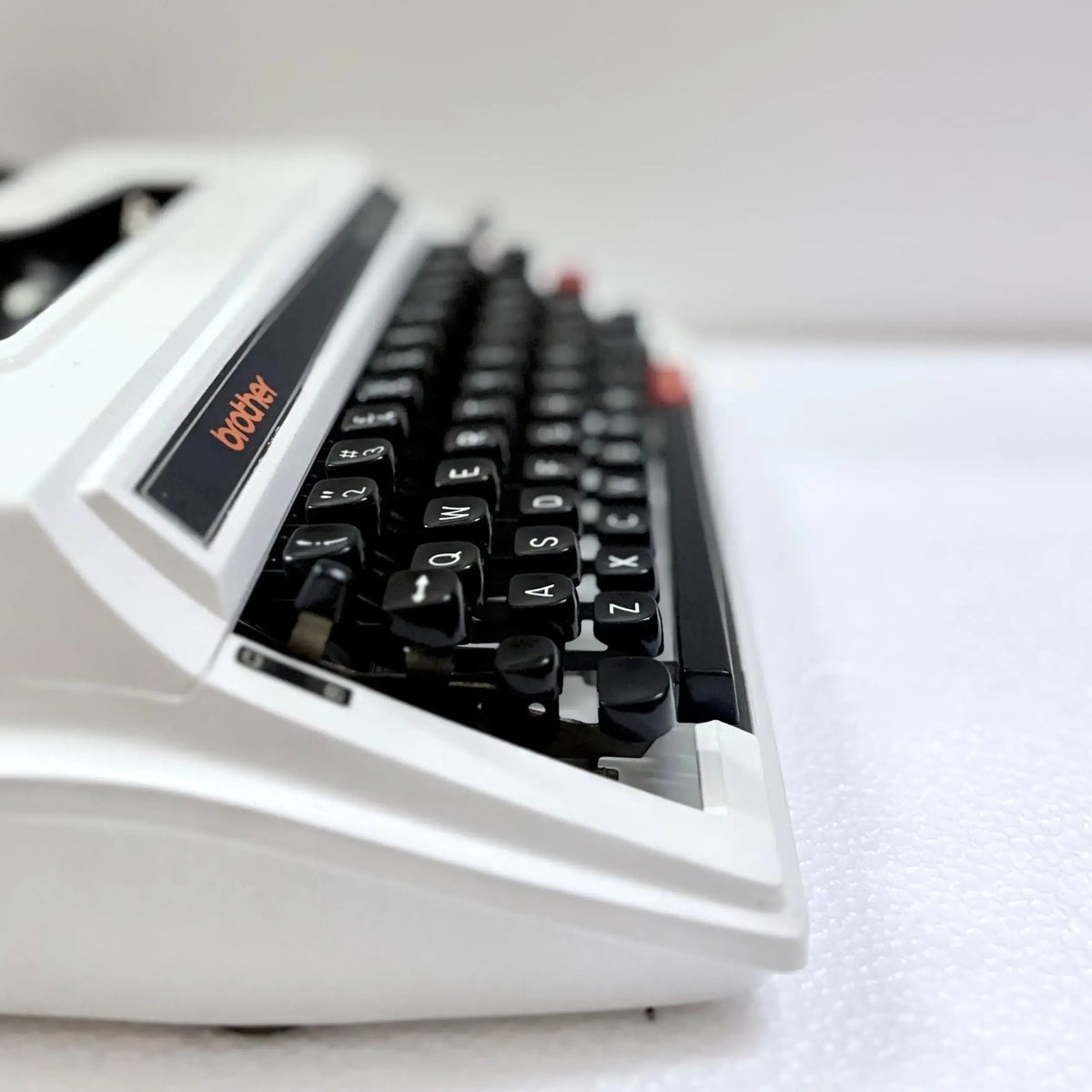 Brother 750 Tr Typewriter Alpine white