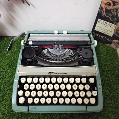 Smith Corona Corsaire Deluxe Typewriter