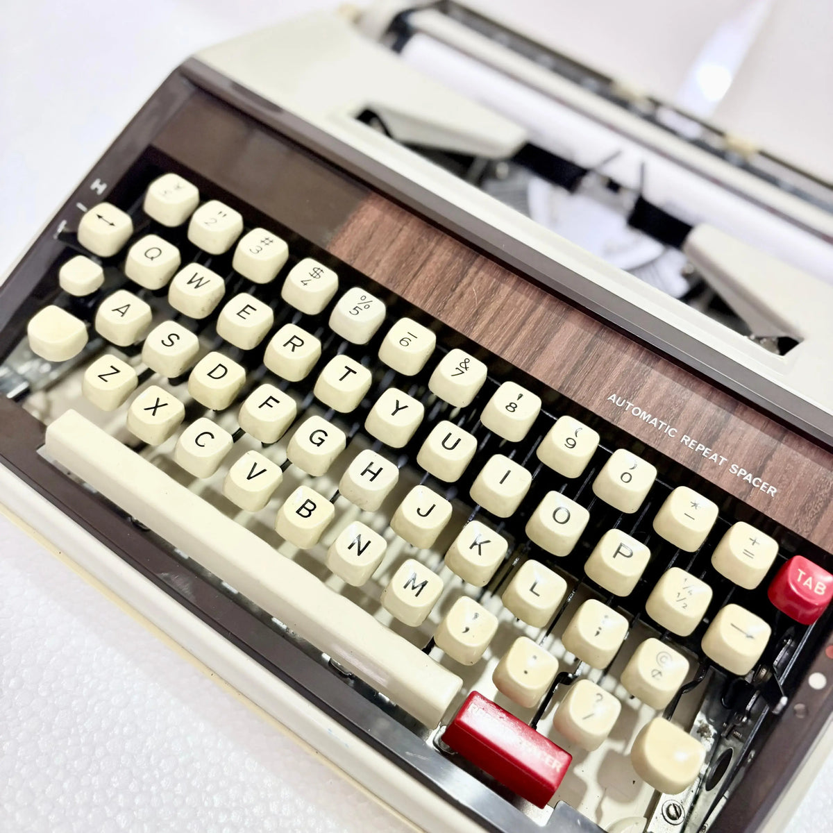 Brother Deluxe 1350 English Typewriter
