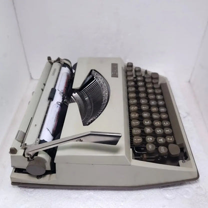 Royal Caravan Portable Typewriter