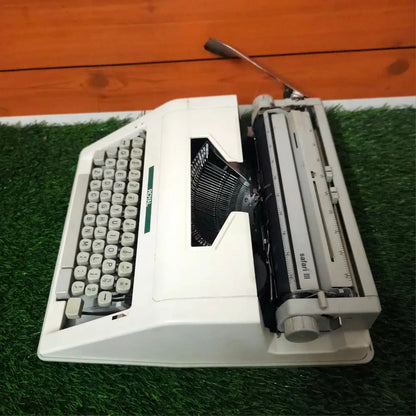 Royal Safari 3 English Typewriter