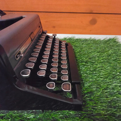 Royal Quiet De Luxe Ultra Portable Typewriter