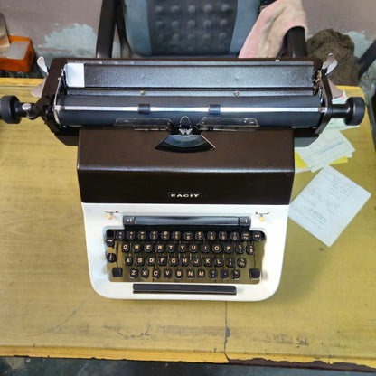 Facit 1720 English Manual Typewriter
