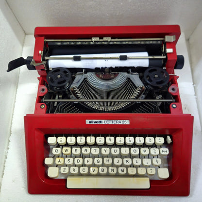 Olivetti Lettera 25 Typewriter Valentino Red