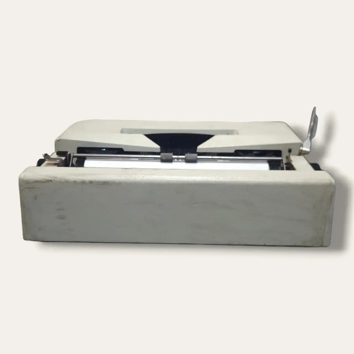 Olivetti Lettera 25 Porcelain White Typewriter