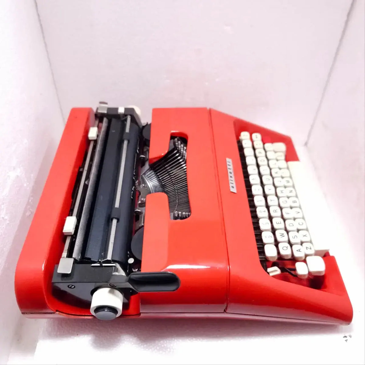 Olivetti Lettera 35 Typewriter Scarlet Red