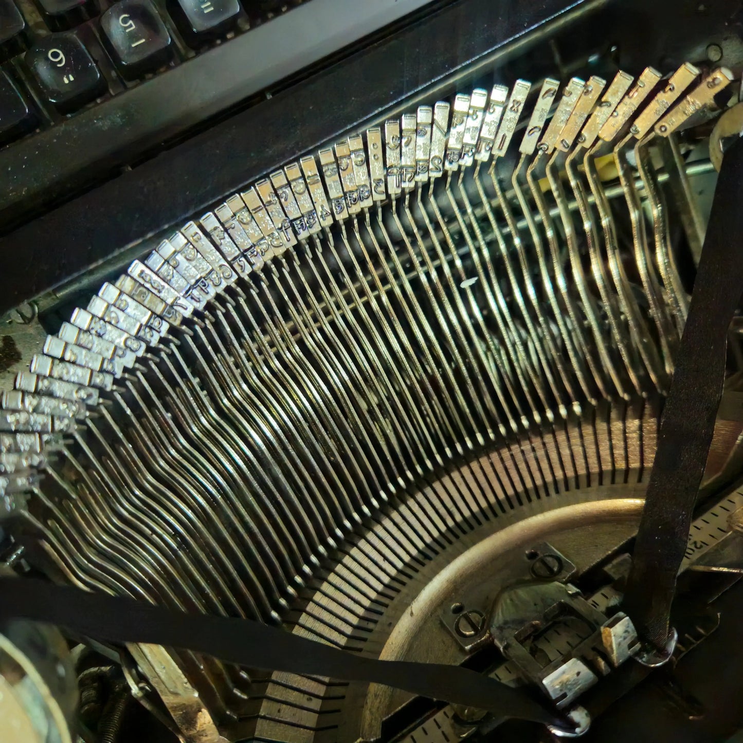 Remington 2000 Hindi Desktop Typewriter