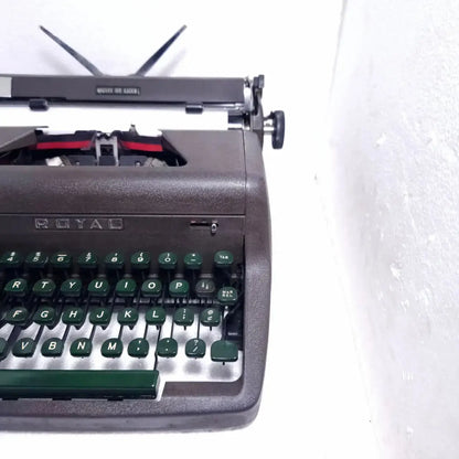 Royal Quiet De Luxe Typewriter