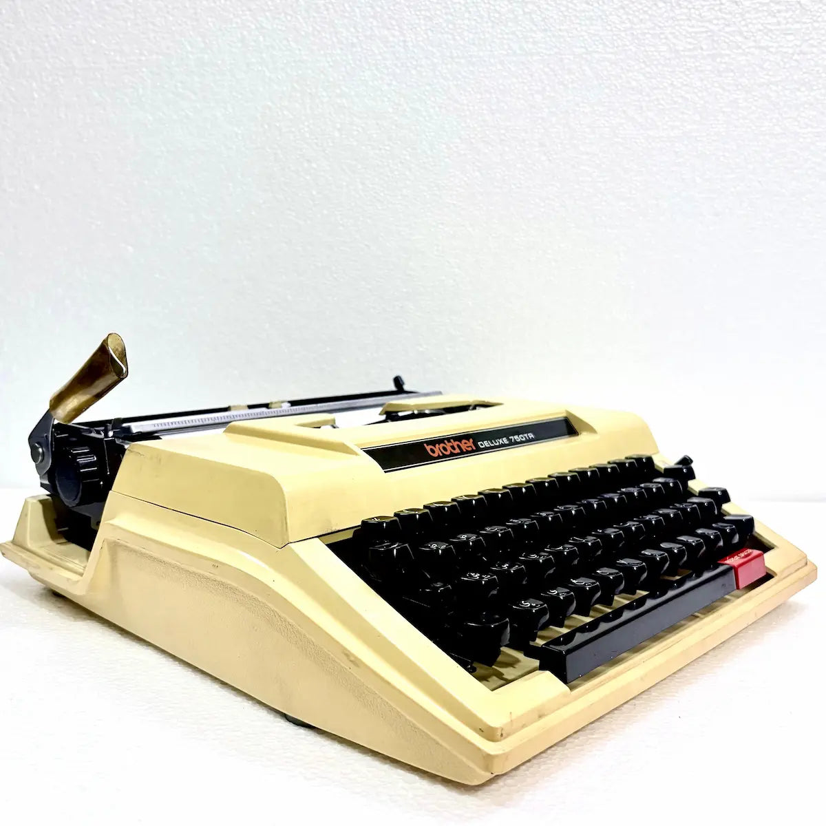 Brother 750TR Arabic typewriter in cream and black, featuring genuine Arabic keyboard and portable manual mechanism for collectors