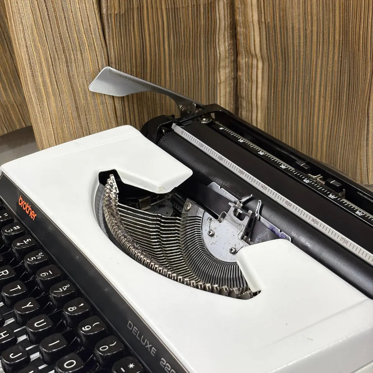 Brother 220 Deluxe Pearl White portable typewriter, vintage manual typewriter with black keyboard from RR Typewriter Mart in India