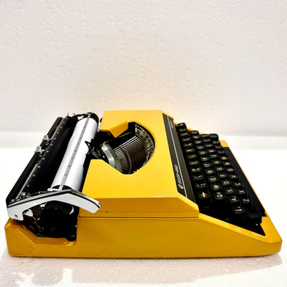 Brand New Silvereed Silverette Typewriter