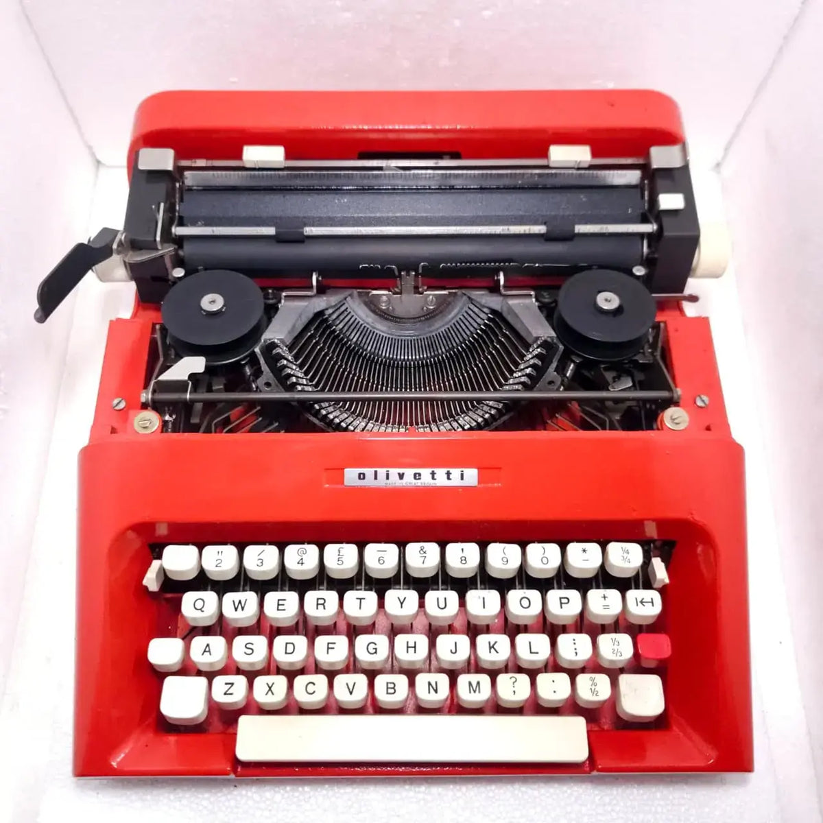 Olivetti Lettera 35 Typewriter Scarlet Red