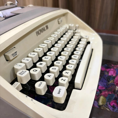 Royal Safari Portable Typewriter