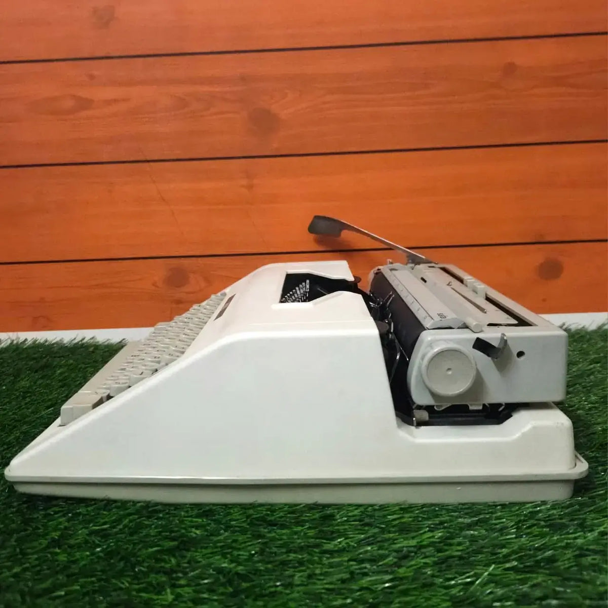 Royal Safari 3 English Typewriter