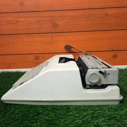 Royal Safari 3 English Typewriter